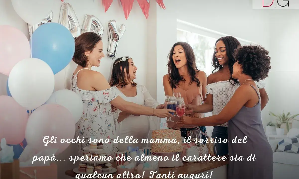 Amiche festeggiano un baby shower con palloncini e torta. Frasi per baby shower divertenti: "Occhi della mamma, sorriso del papà... speriamo il carattere sia di qualcun altro! Tanti auguri!