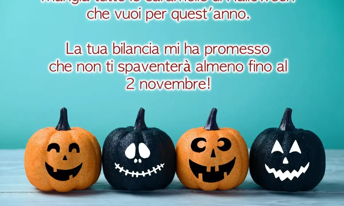 Quattro zucche di Halloween sorridenti, con divertenti frasi che invitano a godersi le caramelle senza pensieri.