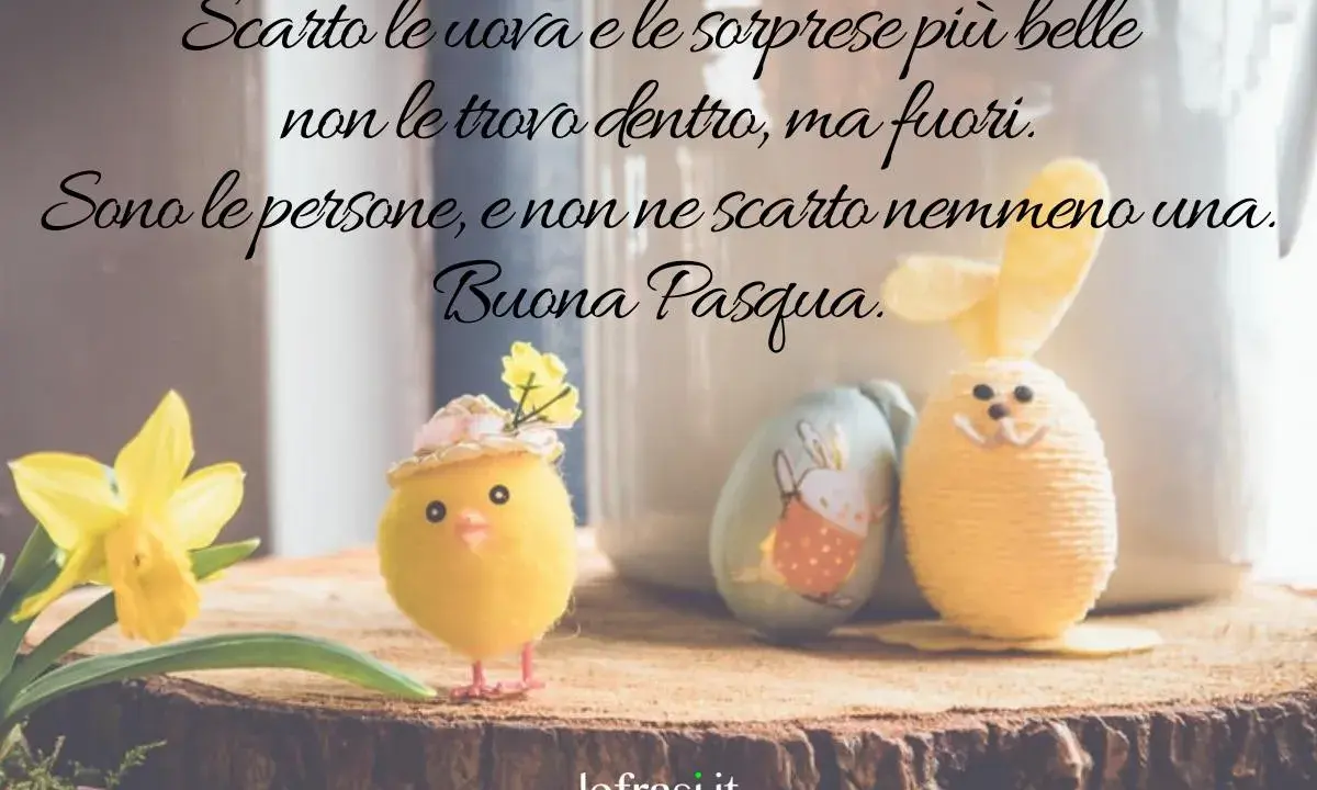 Dolce pulcino e coniglietto pasquale celebrano la vita. Le frasi di Pasqua ci ricordano che le vere sorprese sono le persone.