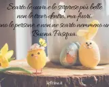 Dolce pulcino e coniglietto pasquale celebrano la vita. Le frasi di Pasqua ci ricordano che le vere sorprese sono le persone.