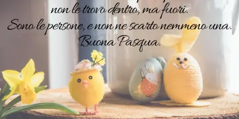 Dolce pulcino e coniglietto pasquale celebrano la vita. Le frasi di Pasqua ci ricordano che le vere sorprese sono le persone.