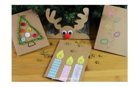 Biglietti di Natale facili: un albero con bottoni, candele colorate e lucine. Perfetti per creare con i bambini!