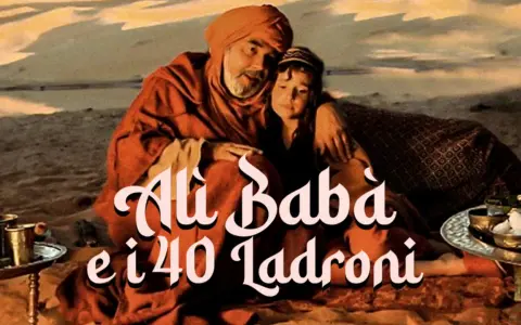 Alì Babà, con un bambino tra le braccia, seduto nel deserto. La scritta "Alì Babà e i 40 ladroni" campeggia sull'immagine.