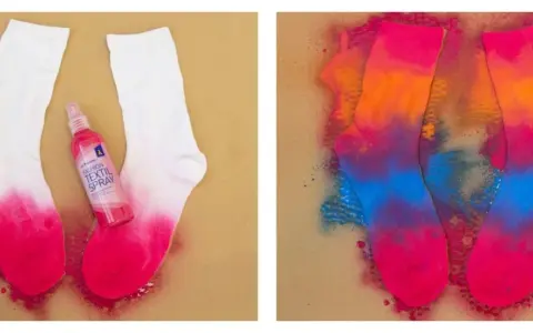 Calzini bianchi trasformati con spray colorati: un'esplosione di rosa, arancione e blu. Un modo creativo per dipingere su stoffa con tempere spray.