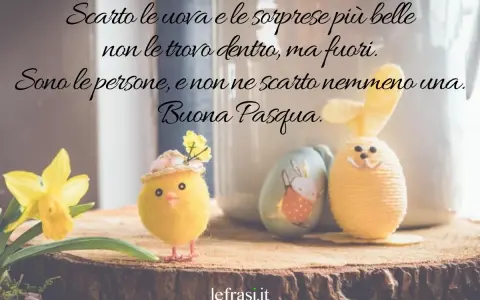 Dolce pulcino e coniglietto pasquale celebrano la vita. Le frasi di Pasqua ci ricordano che le vere sorprese sono le persone.