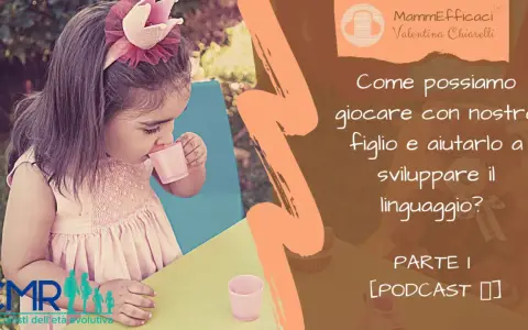 Bambina con corona gioca, scopri come stimolare il linguaggio con giochi divertenti. Podcast parte 1.