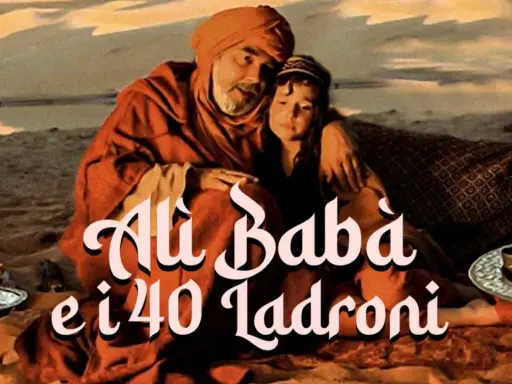 Alì Babà, con un bambino tra le braccia, seduto nel deserto. La scritta "Alì Babà e i 40 ladroni" campeggia sull'immagine.
