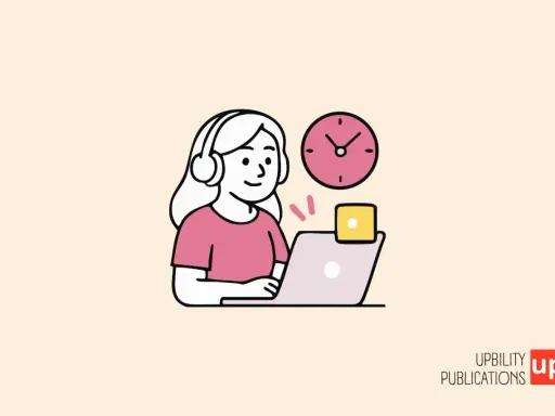 Ragazza con cuffie davanti al PC, orologio e dado. Ideale per trovare giochi per bambini iperattivi che stimolino la concentrazione.
