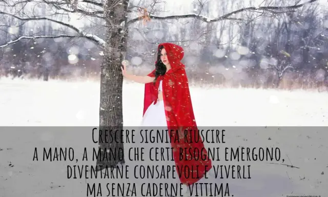 Cappuccetto Rosso in un bosco innevato, con un messaggio sulla crescita e la consapevolezza dei propri bisogni.