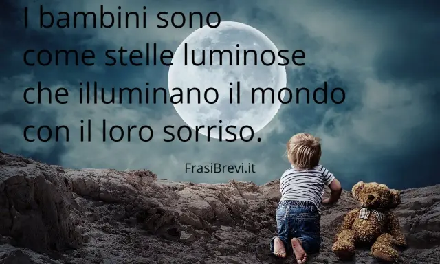 Bambino con orsacchiotto guarda la luna. Frasi sulla purezza dei bambini: "I bambini sono come stelle luminose che illuminano il mondo con il loro sorriso.