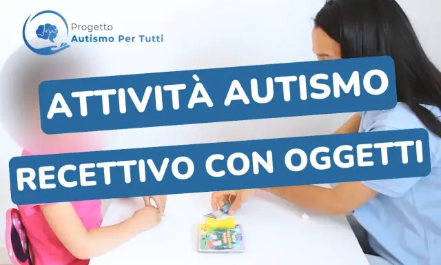 Bambina e terapista svolgono attività per stimolare il linguaggio autismo, usando oggetti su un tavolo.