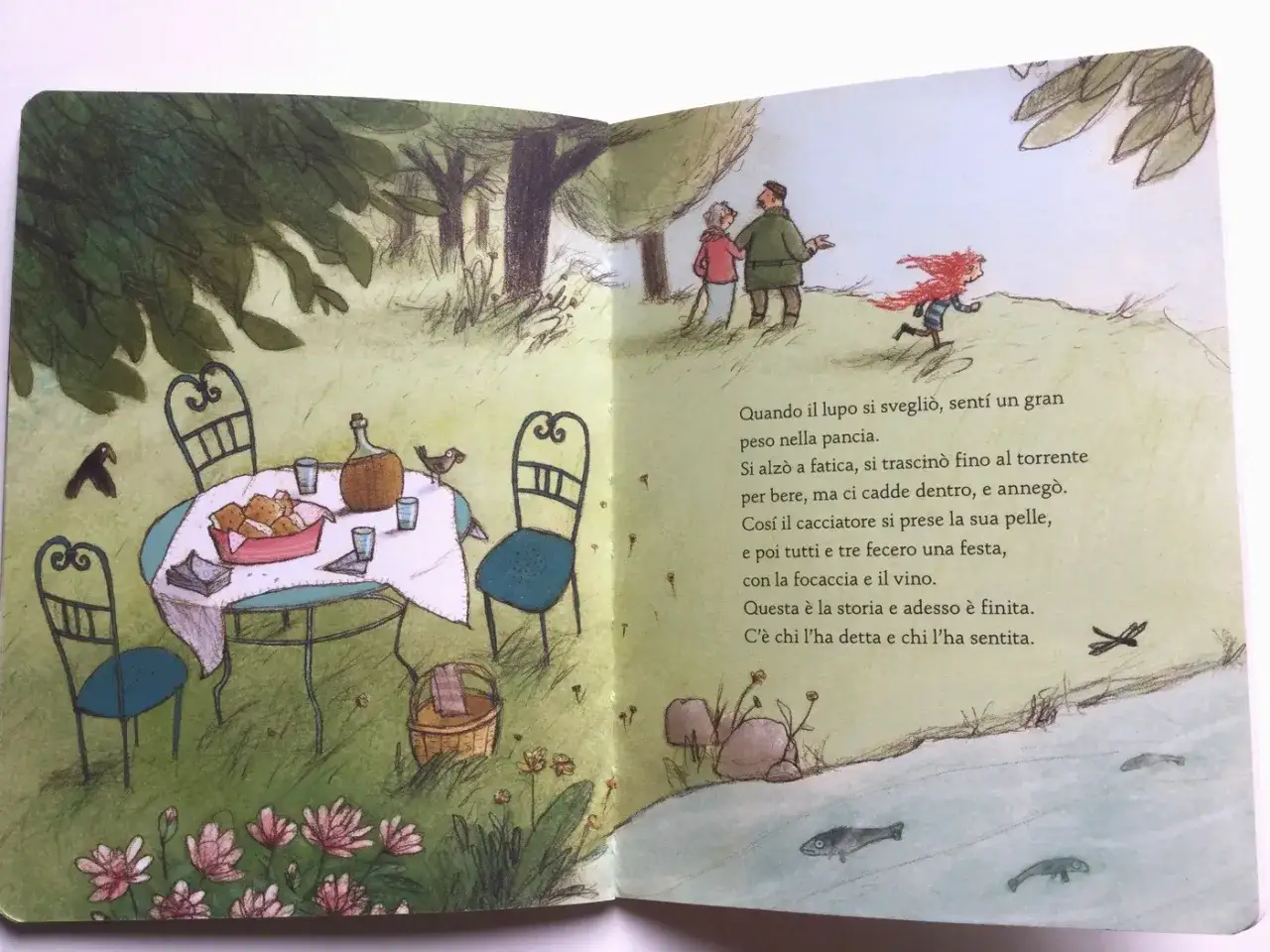 Illustrazione di fiabe famose: un tavolo apparecchiato in giardino, un fiume con pesci e personaggi di una storia.