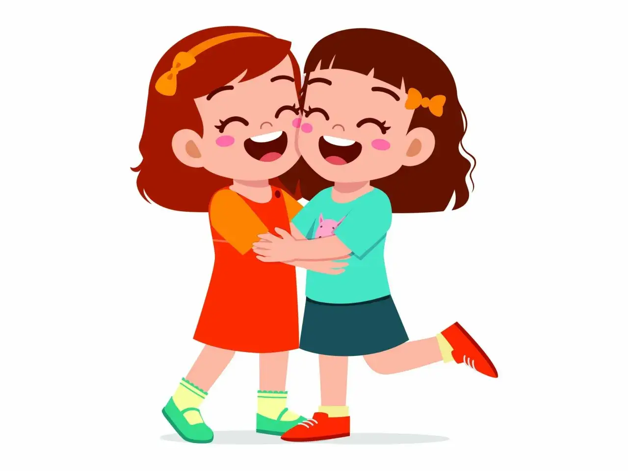 Due bambine si abbracciano felici, un'immagine che racchiude le più belle frasi amicizia.