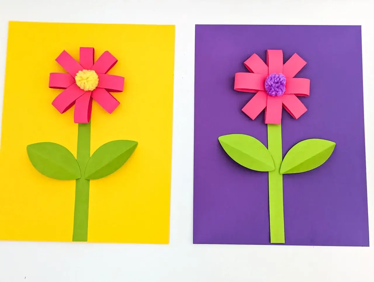 Due lavoretti primaverili con fiori di carta rosa su sfondi giallo e viola, con pompon al centro.