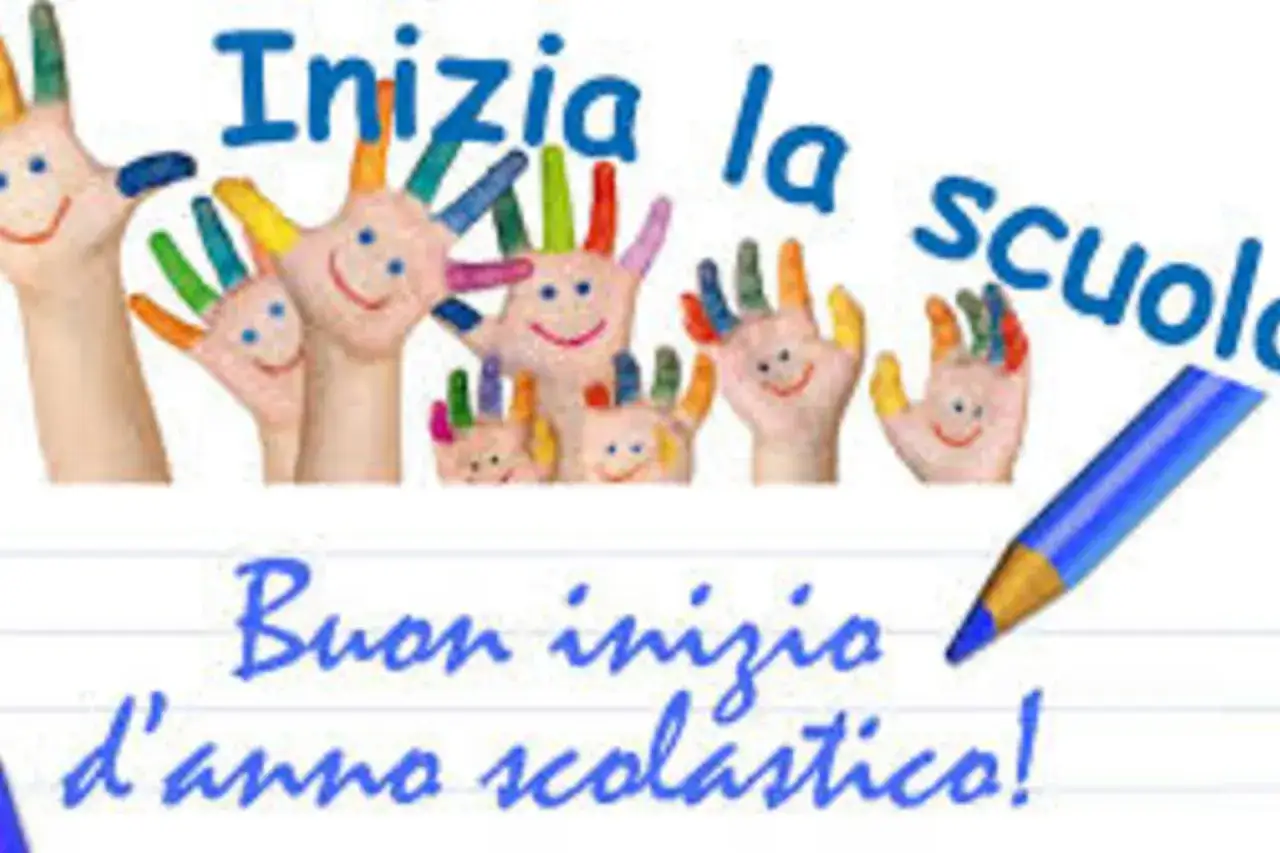 Mani colorate con faccine sorridenti e la scritta