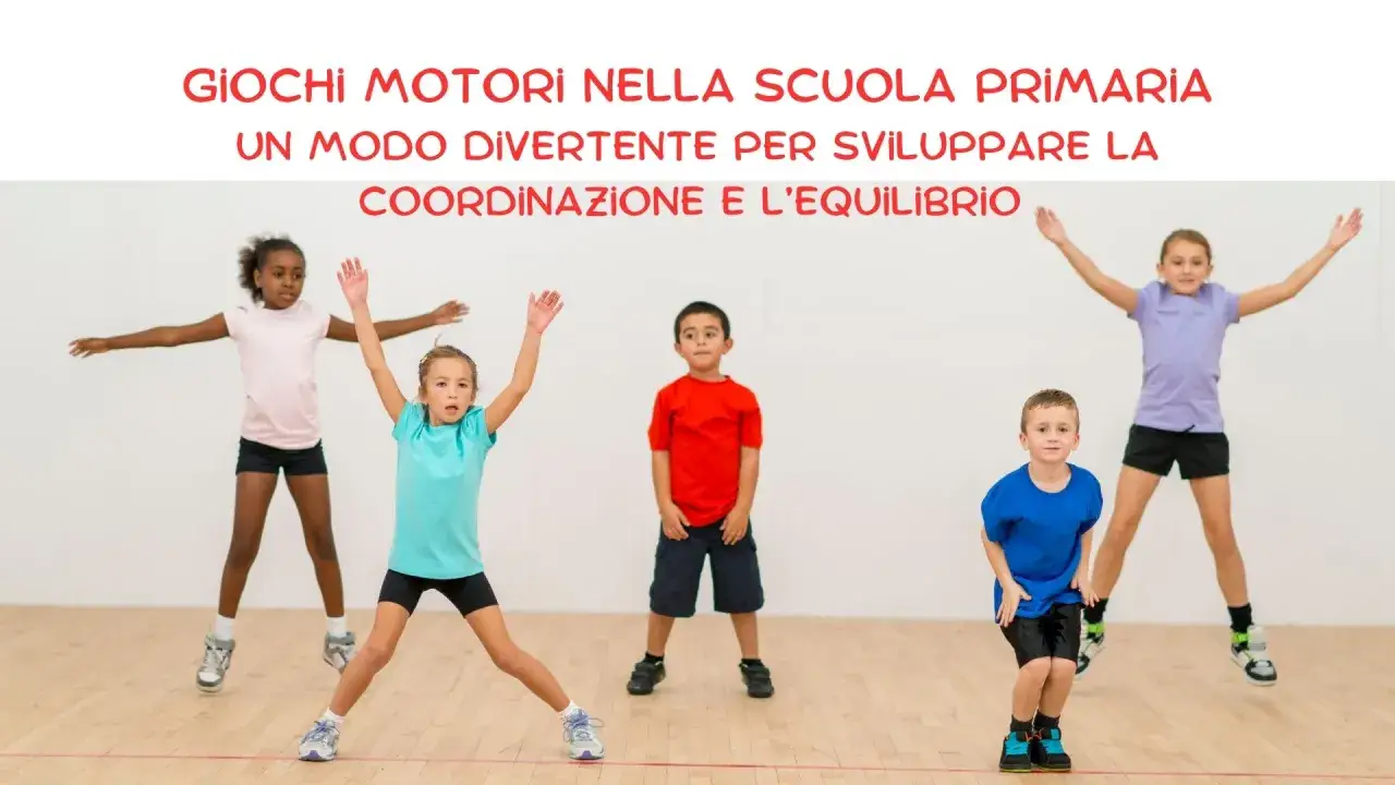 Bambini in palestra si divertono con giochi di coordinazione motoria, sviluppando equilibrio e agilit&agrave;.